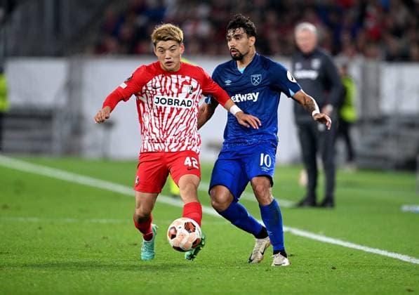FOOTBALL EUROPE LEAGUE SEASON 2023 2024 Preliminary Round Group A 2 Matchday SC Freiburg West Ham United 05 10 2023 Ritsu Doan li, SC Freiburg vs Lucas Paqueta r, West Ham United