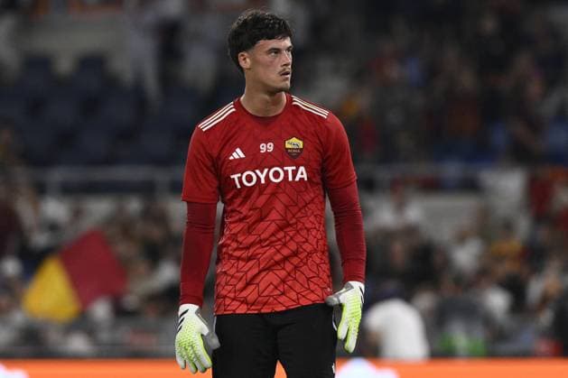 Football Europa League match - AS Roma vs Servette FC Mile Svilar of A.S. Roma during the UEFA Europa League Matchday 2, Group G, between A.S. Roma - Servette F.C. on October 5, 2023 at the Olympic Stadium in Rome, Italy. Rome Italy  Copyright: xIPAxSport ABACAx BRIPASport20231005_424 IPAxSport ABACAx BRIPASport20231005_424