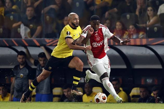 ATHENS - (l-r) Nordin Amrabat of AEK Athens, Amourricho van Axel Dongen of Ajax during the UEFA Europa League match between AEK Athens and Ajax Amsterdam at the OPAP Arena on October 5, 2023 in Athens, Greece. ANP MAURICE VAN STEEN UEFA Europa League 2023 2024 xVIxANPxSportx xxANPxIVx 480323643 originalFilename: 480323643.jpg