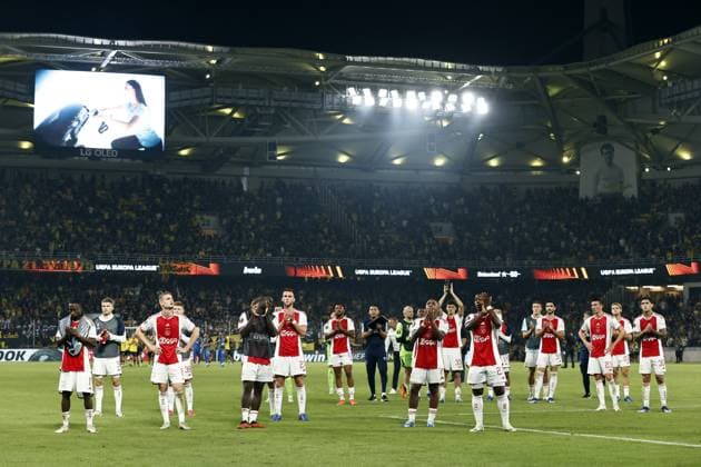 ATHENS - Ajax players are disappointed after the UEFA Europa League match between AEK Athens and Ajax Amsterdam at the OPAP Arena on October 5, 2023 in Athens, Greece. ANP MAURICE VAN STEEN UEFA Europa League 2023 2024 xVIxANPxSportx xxANPxIVx 480323867 originalFilename: 480323867.jpg