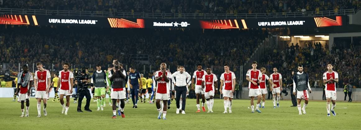 ATHENS - Ajax players are disappointed after the UEFA Europa League match between AEK Athens and Ajax Amsterdam at the OPAP Arena on October 5, 2023 in Athens, Greece. ANP MAURICE VAN STEEN UEFA Europa League 2023 2024 xVIxANPxSportx xxANPxIVx 480323944 originalFilename: 480323944.jpg