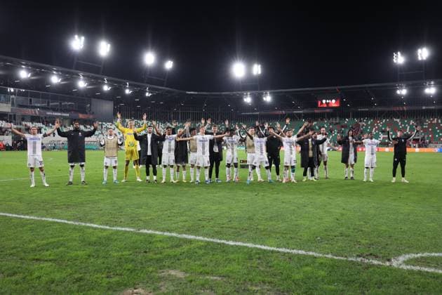 SOCCER - UEFA EL, Czestochowa vs Sturm SOSNOWIEC,POLAND,05.OCT.23 - SOCCER - UEFA Europa League, group stage, Rakow Czestochowa vs SK Sturm Graz. Image shows the rejoicing of Sturm.  GEPAxpictures xChrisxBauer
