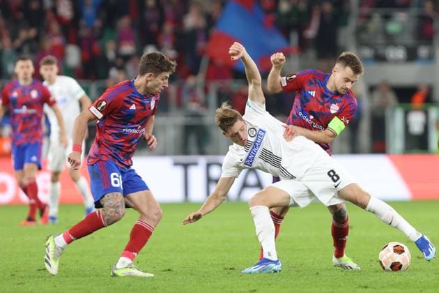 SOSNOWIEC 05.10.2023 MECZ LIGA EUROPY GRUPA D RAKOW CZESTOCHOWA - STURM GRAZ EUROPA LEAGUE GROUP D SEASON 2023 24 RAKOW CZESTOCHOWA - STURM GRAZ GIANNIS PAPANIKOLAOU ALEXANDER PRASS FRAN TUDOR FOT. MICHAL CHWIEDUK FOKUSMEDIA.COM.PL NEWSPIX.PL --- Newspix.pl  231005CHW051
