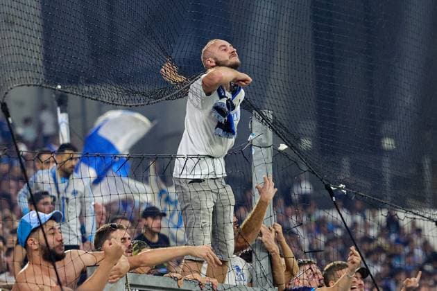 Olympique de Marseille v Brighton and Hove Albion Europa League 05 10 2023. Marseille fan makes a throat cutting action to the Brighton & Hove Albion players after the penalty was awarded during the Europa League match between Olympique de Marseille and Brighton and Hove Albion at Orange Velodrome, Marseille, France on 5 October 2023. Editorial use only , Copyright: xNigelxKeenex PSI-18165-0052