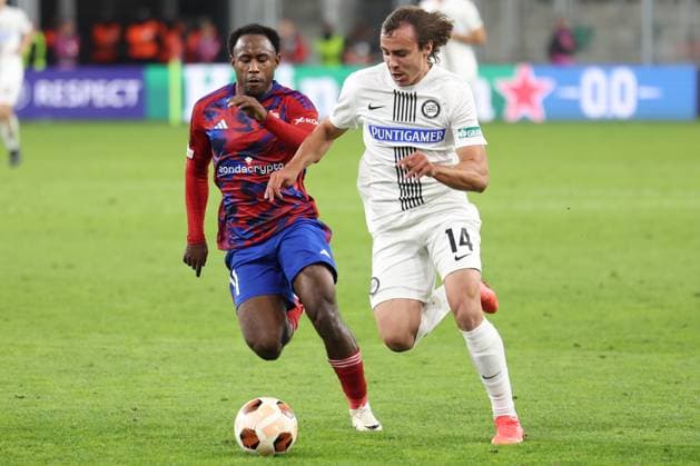 SOCCER - UEFA EL, Czestochowa vs Sturm SOSNOWIEC,POLAND,05.OCT.23 - SOCCER - UEFA Europa League, group stage, Rakow Czestochowa vs SK Sturm Graz. Image shows John Yeboah (Czestochowa) and Javi Serrano (Sturm).  GEPAxpictures xChrisxBauer