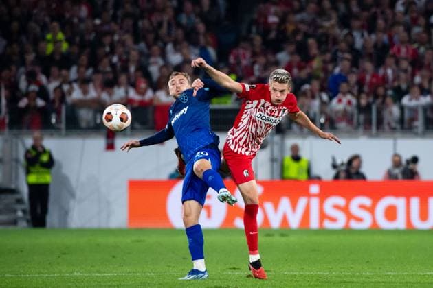 Jarrod Bowen West Ham United, 20 in duel with Matthias Ginter SC Freiburg, 28 , GER, SC Freiburg SCF vs West Ham United WHU , Football UEFA Europa League, Group A, Matchday 2, Season 2023 2024, 05 10 2023 GER, SC Freiburg SCF vs West Ham United WHU , Football UEFA Europa League, Group A, Matchday 2, Season 2023 2024, 05 10 2023 Freiburg Copyright: xEibner-Pressefoto Memmlerx EP_MMR
