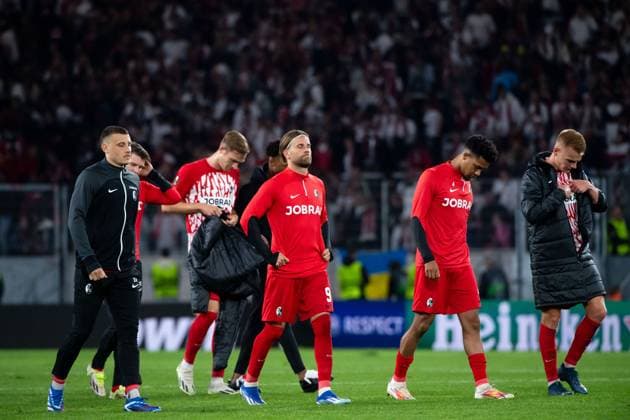 Lucas Hoeler SC Freiburg, 09 and team is disappointed with the defeat, GER, SC Freiburg SCF vs West Ham United WHU , Football UEFA Europa League, Group A, Matchday 2, Season 2023 2024, 05 10 2023 GER, SC Freiburg SCF vs West Ham United WHU , Football UEFA Europa League, Group A, Matchday 2, Season 2023 2024, 05 10 2023 Freiburg Copyright: xEibner-Pressefoto Memmlerx EP_MMR