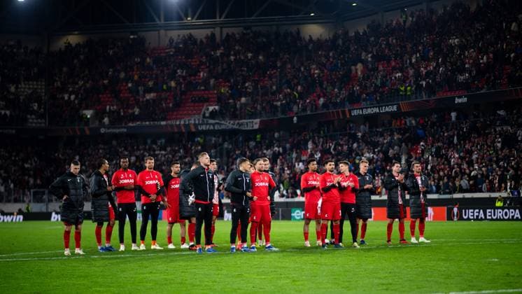 SCF players are disappointed with defeat and thank fans GER, SC Freiburg SCF vs West Ham United WHU , Football UEFA Europa League, Group A, Matchday 2, Season 2023 2024, 05 10 2023 GER, SC Freiburg SCF vs West Ham United WHU , Football UEFA Europa League, Group A, Matchday 2, Season 2023 2024, 05 10 2023 Freiburg. Copyright: xEibner-Pressefoto Memmlerx EP_MMR