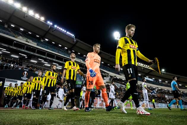 231005 Samuel Gustafson of Häcken enter the pitch ahead of the UEFA Europa League football match between Häcken and Qarabag on October 5, 2023 in Gothenburg Photo Mathias Bergeld BILDBYRAN code MB MB0740 football soccer football uefa europa league häcken qarabag bbeng  Copyright: MATHIASxBERGELD BB231005MB018