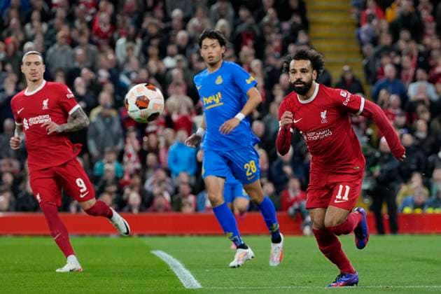 UEFA Europa League Group E Liverpool vs Union Saint-Gilloise Mohamed Salah 11 of Liverpool chases a loose ball during the UEFA Europa League match Liverpool vs Union Saint-Gilloise at Anfield, Liverpool, United Kingdom, 5th October 2023 (Photo by Steve Flynn News Images) Liverpool Anfield Merseyside United Kingdom Copyright: xStevexFlynn NewsxImagesx