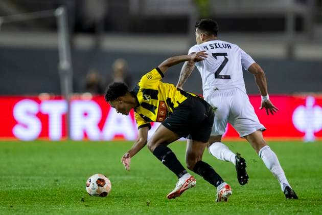 231005 Momodou Lamin Sonko of Häcken and Matheus Silva of Qarabag during the UEFA Europa League football match between Häcken and Qarabag on October 5, 2023 in Gothenburg Photo Mathias Bergeld BILDBYRAN code MB MB0740 football soccer football uefa europa league häcken qarabag bbeng  Copyright: MATHIASxBERGELD BB231005MB022