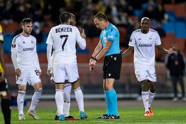 231005 Referee Sebastian Gishamer during the UEFA Europa League football match between Häcken and Qarabag on October 5, 2023 in Gothenburg Photo Mathias Bergeld BILDBYRAN code MB MB0740 football soccer football uefa europa league häcken qarabag bbeng  Copyright: MATHIASxBERGELD BB231005MB024