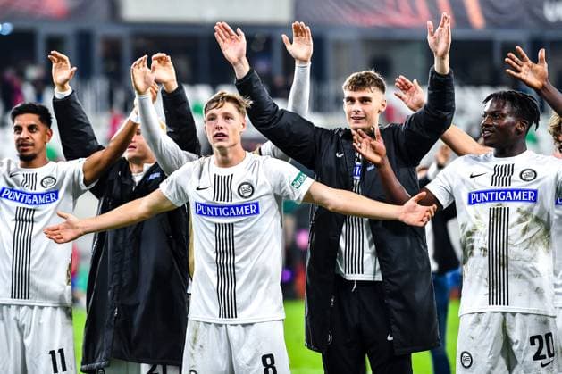 SOSNOWIEC, POLAND - OCTOBER 5: Alexander Prass (8) of Sturm Graz, Szymon Wlodarczyk (9) of Sturm Graz and Seedy Jatta (20) of Sturm Graz celebrating their win during UEFA Europa League Matchday 2 group stage match between Rakow Czestochowa and Sturm Graz at Zaglebiowski Park Sportowy on October 5, 2023 in Sosnowiec, Rakow Czestochowa v Sturm Graz Copyright: xMateuszxSobczakx