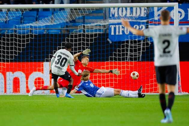 UEFA Europa League in football 2023: Molde - Bayer Leverkusen Molde 20231005. Bayer Leverkusen s Jeremie Frimpong scores during the Europa League soccer match between Molde and Bayer Leverkusen at Aker Stadion. Photo: Svein Ove Ekornesvag NTB Molde Norway EDITORIAL USE ONLY. RESTRICTED USE FOR BETTING COMPANIES Ref:_SPObqrcWLwj2xE.jpg  Copyright: xSveinxOvexEkornesvagx xNTBx