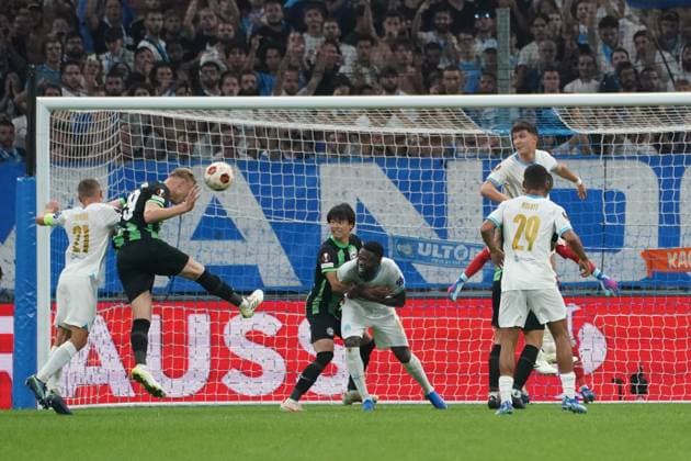 Jean Paul van Hecke (Brighton FC) - Valentin Rongier (Olympique de Marseille) FOOTBALL : Olympique de Marseille vs Brighton - Europa League - Phase de groupe - Marseille - 05 10 2023 NorbertScanella Panoramic 