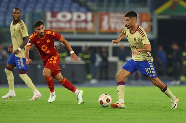 Football: UEFA Europa League 2023-2024 - group G - AS Roma vs Servette FC at Olympic Stadium in Rome on 05th october 2023 Rome, Italy 05.10.2023: Houssem Aouar of Roma, Alexis Antunes of Servette in action during the UEFA Europa League 2023-2024, group G, football match between AS Roma vs Servette FC at Olympic Stadium in Rome. Rome Olympic italy Copyright: xmarcoxiacobucci