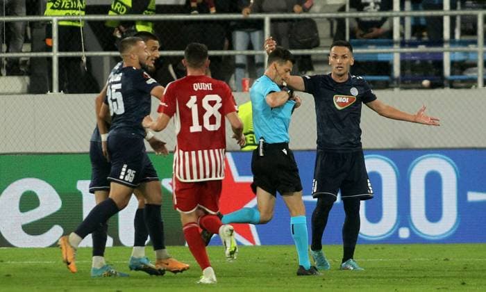 05.10.2023 Backa Topola Topolya(Serbia) TSC Backa Topola Topolya-FC Olympiacos Piraeus European League men s football Ifet Djakovac,Marko Rakonjac(2L) and Sasa Jovanovic(R) TSC Backa Topola players beside Benoit Bastien (4L) referee who taking red card :