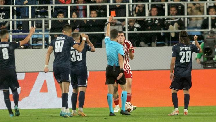 05.10.2023 Backa Topola Topolya(Serbia) TSC Backa Topola Topolya-FC Olympiacos Piraeus European League men s football Andreas Ndoj (2nd from right) Olympiacos receive red card during match :