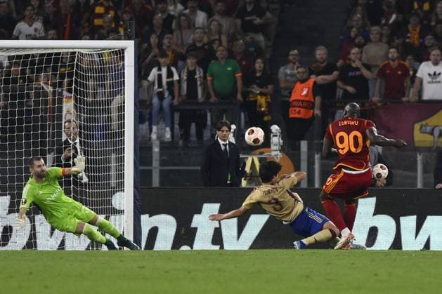 Football Europa League match - AS Roma vs Servette FC Romelu Lukaku of A.S. Roma score 1-0<during the UEFA Europa League Matchday 2, Group G, between A.S. Roma - Servette F.C. on October 5, 2023 at the Olympic Stadium in Rome, Italy. Rome Italy  Copyright: xIPAxSport ABACAx BRIPASport20231005_479 IPAxSport ABACAx BRIPASport20231005_479