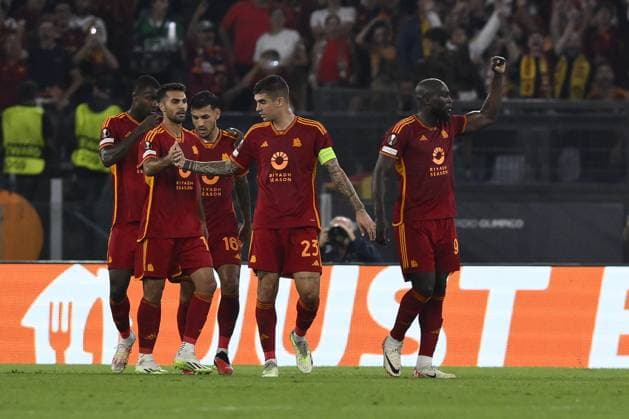 Football Europa League match - AS Roma vs Servette FC Romelu Lukaku of A.S. Roma celebrates after scoring 1-0 during the UEFA Europa League Matchday 2, Group G, between A.S. Roma - Servette F.C. on October 5, 2023 at the Olympic Stadium in Rome, Italy. Rome Italy  Copyright: xIPAxSport ABACAx BRIPASport20231005_482 IPAxSport ABACAx BRIPASport20231005_482