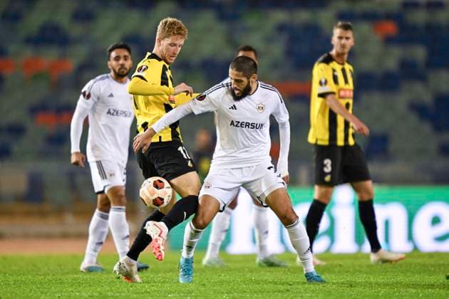 GÖTEBORG 20231005 Häckens Samuel Gustafsson and QarabaÄüs Yassine Benzia during Thursdays Europa League soccer match between BK Häcken and QarabaÄü FK from Azerbaijan at Ullevi Gothenburg Sweden x9200x  Copyright: xBjörnxLarssonxRosvall TTx EUROPA LEAGUE HÄCKEN-QARABAG