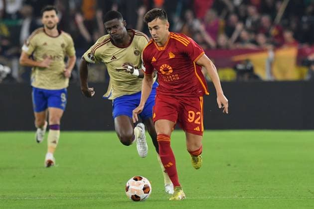 Soccer, Europa League match AS Roma v Servette Chris Bedia of Servette,Stephan El Shaarawy of AS Roma during the Uefa Europa League match AS Roma v Servette at Olimpico stadium in Rome, Italy, 05th October 2023. Imago-Images Emmefoto Copyright: xImago-Images Emmefotox