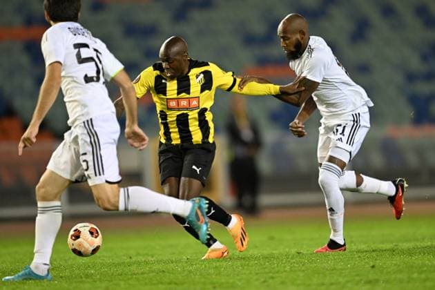 Häcken s Edward Chilufya against QarabaÄü s Badavi Hüseynov and Kevin Medina during Thursday s Europa League football match between BK Häcken and QarabaÄü FK at Ullevi in Gothenburg, Sweden October 5, 2023 Göteborg Sweden x9200x  Copyright: xBjörnxLarssonxRosvall TTx EUROPE LEAGUE HÄCKEN-QARABAG
