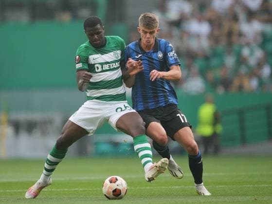 Sporting CP x Atalanta BC - UEFA Europa League 23 24 Ousmane Diomande do Sporting CP e Charles De Ketelaere do Atalanta BC em duelo durante partida entre Sporting CP x Atalanta BC valida pela Uefa Europa League 23 24 no Estadio Jose Alvalade, Lisboa , Portugal (Foto de Pedro Loureiro Avant Sports) Lisboa Estadio Jose Alvalade Portugal Copyright: xPedroxLoureirox xAvantxSportsx