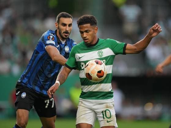 Sporting CP x Atalanta BC - UEFA Europa League 23 24 Marcus Edwards do Sporting CP e Davide Zappacosta do Atalanta BC durante partida entre Sporting CP x Atalanta BC valida pela Uefa Europa League 23 24 no Estadio Jose Alvalade, Lisboa , Portugal (Foto de Pedro Loureiro Avant Sports) Lisboa Estadio Jose Alvalade Portugal Copyright: xPedroxLoureirox xAvantxSportsx