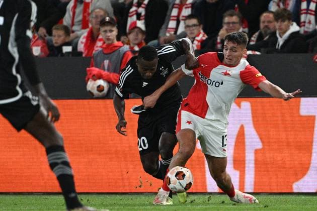 From left Armel Zohouri of Tiraspol and Mojmir Chytil of Slavia Praha in action during the Football Europe League 2nd round match, group G match Slavia Praha vs Sheriff Tiraspol in Prague, Czech Republic, October 5, 2023. (CTKxPhoto MichalxKamaryt) CTKPhotoP2023100509485  CTKPhotoP2023100509485