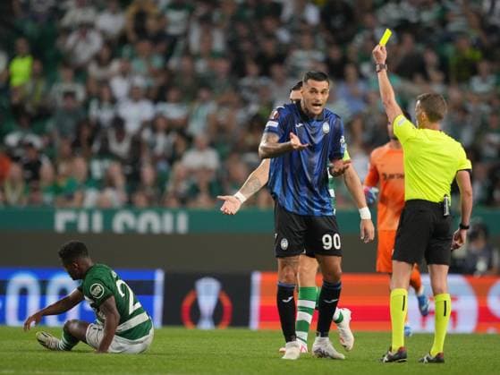 Sporting CP x Atalanta BC - UEFA Europa League 23 24 Arbitro Alejandro Hernandes durante partida entre Sporting CP x Atalanta BC valida pela Uefa Europa League 23 24 no Estadio Jose Alvalade, Lisboa , Portugal (Foto de Pedro Loureiro Avant Sports) Lisboa Estadio Jose Alvalade Portugal Copyright: xPedroxLoureirox xAvantxSportsx