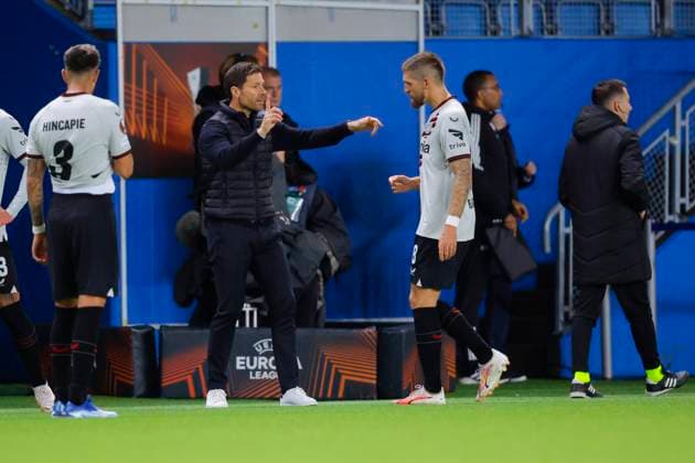 UEFA Europa League in football 2023: Molde - Bayer Leverkusen Molde 20231005. Bayer Leverkusen s coach Xabi Alonso and Robert Andrich during the Europa League soccer match between Molde and Bayer Leverkusen at Aker Stadion. Photo: Svein Ove Ekornesvag NTB Molde Norway EDITORIAL USE ONLY. RESTRICTED USE FOR BETTING COMPANIES Ref:_SPOSddQebCZM9Q.jpg  Copyright: xSveinxOvexEkornesvagx xNTBx