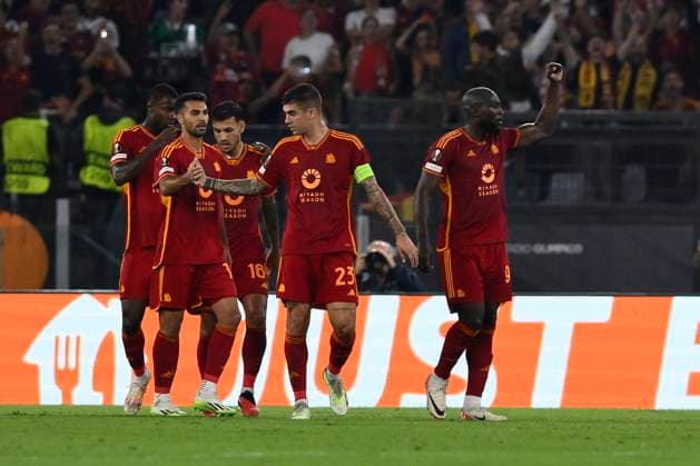 AS Roma v Servette FC: Group G - UEFA Europa League 2023 24 Romelu Lukaku of A.S. Roma celebrates after scoring 1-0 during the UEFA Europa League Matchday 2, Group G, between A.S. Roma - Servette F.C. on October 5, 2023 at the Olympic Stadium in Rome, Italy. Rome Italy Italy  Copyright: xDomenicoxCippitellix originalFilename:cippitelli-asromavs231005_npRsu.jpg