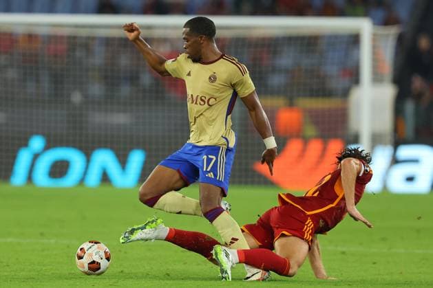 Football: UEFA Europa League 2023-2024 - group G - AS Roma vs Servette FC at Olympic Stadium in Rome on 05th october 2023 Rome, Italy 05.10.2023: Edoardo Bove of Roma, Dereck Kutesa of Servette in action during the UEFA Europa League 2023-2024, group G, football match between AS Roma vs Servette FC at Olympic Stadium in Rome. Rome Olympic italy Copyright: xmarcoxiacobucci
