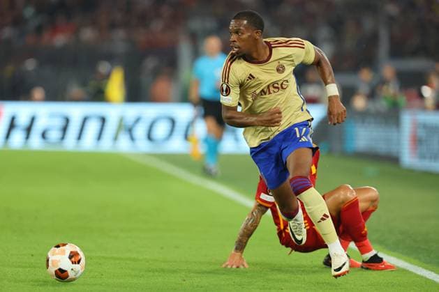 Football Europa League match - AS Roma vs Servette FC Rome, Italy 05.10.2023: Leandro Paredes of Roma, Dereck Kutesa of Servette in action during the UEFA Europa League 2023-2024, group G, football match between AS Roma vs Servette FC at Olympic Stadium in Rome. Rome Italy  Copyright: xIPAxSport ABACAx BRIPASport20231005_561 IPAxSport ABACAx BRIPASport20231005_561