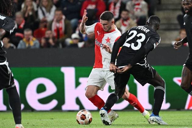 From left soccer player of Slavia Praha Christos Zafeiris and Cristian Tovar of Tiraspol in action during the Football Europe League 2nd round match, group G match Slavia Praha vs Sheriff Tiraspol in Prague, Czech Republic, October 5, 2023. (CTKxPhoto MichalxKamaryt) CTKPhotoP2023100509823  CTKPhotoP2023100509823