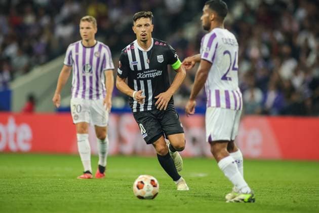SOCCER - UEFA EL, Toulouse vs LASK TOULOUSE,FRANCE,05.OCT.23 - SOCCER - UEFA Europa League, group stage, Toulouse FC vs Linzer ASK. Image shows Robert Zulj (LASK) and Cristian Casseres (Toulouse).  GEPAxpictures xManuelxBinder