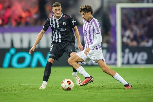 SOCCER - UEFA EL, Toulouse vs LASK TOULOUSE,FRANCE,05.OCT.23 - SOCCER - UEFA Europa League, group stage, Toulouse FC vs Linzer ASK. Image shows Philipp Ziereis (LASK) and Cesar Gelabert (Toulouse).  GEPAxpictures xManuelxBinder
