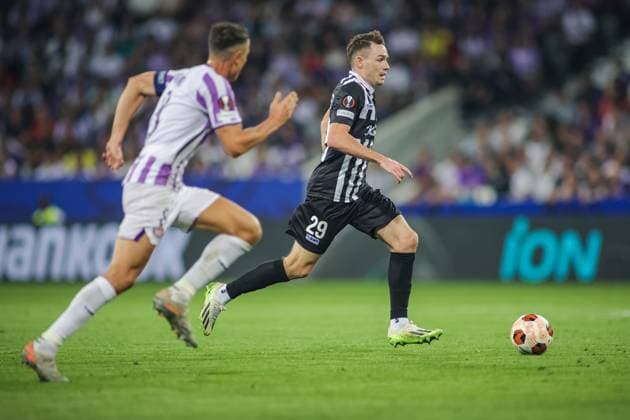 SOCCER - UEFA EL, Toulouse vs LASK TOULOUSE,FRANCE,05.OCT.23 - SOCCER - UEFA Europa League, group stage, Toulouse FC vs Linzer ASK. Image shows Mikkel Desler (Toulouse) and Florian Flecker (LASK).  GEPAxpictures xManuelxBinder