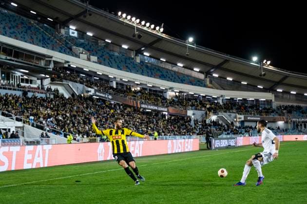231005 Simon Sandberg of Häcken and Rahil Mammadov of Qarabag during the UEFA Europa League football match between Häcken and Qarabag on October 5, 2023 in Gothenburg Photo Mathias Bergeld BILDBYRAN code MB MB0740 football soccer football uefa europa league häcken qarabag bbeng  Copyright: MATHIASxBERGELD BB231005MB052