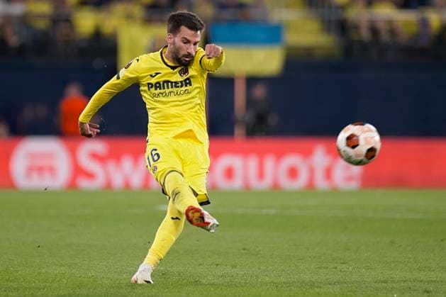 Europa League Group F, Villarreal CF v Stade Rennais FC VILLARREAL, OCTOBER 5: Alex Baena of Villarreal CF passes the ball during the UEFA Europa League group F match between Villarreal CF and Stade Rennais FC at estadio de la Ceramica in Villarreal on October 5, 2023. (Photo by Photo Players Images) Villarreal Estadio de la Ceramica Castellon Spain Copyright: xJosexTorresx xPhotoxPlayersxImagesx