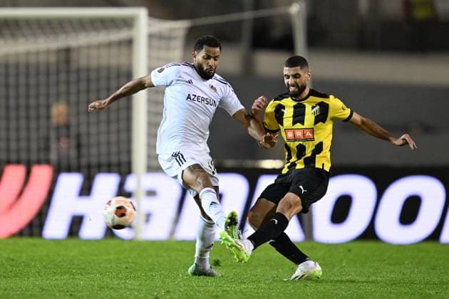 Häcken s Aiham Ousou and QarabaÄü s Juninho during thursday s football match in the Europa League between BK Häcken and QarabaÄü FK at Ullevi in Gothenburg, Sweden October 5, 2023 Gothenburg Sweden x9200x  Copyright: xBjörnxLarssonxRosvall TTx EUROPE LEAGUE HÄCKEN-QARABAG