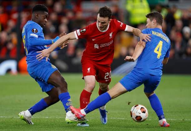 Liverpool FC v R. Union Saint-Gilloise: Group E - UEFA Europa League 2023 24 Noah Sadiki and Mathias Rasmussen of R. Union Saint-Gilloise challenge Diogo Jota of Liverpool during the UEFA Europa League match between Liverpool FC and R. Union Saint-Gilloise at Anfield on October 5, 2023 in Liverpool, England. Liverpool Anfield England United Kingdom Copyright: xRichardxSellers Sportsphoto APLx 13956245