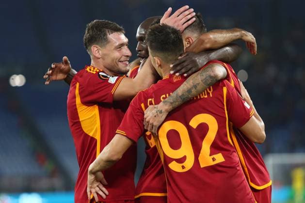 Football: UEFA Europa League 2023-2024 - group G - AS Roma vs Servette FC at Olympic Stadium in Rome on 05th october 2023 Rome, Italy 05.10.2023: Lorenzo Pellegrini of Roma score the goal 3-0 and celebrates during the UEFA Europa League 2023-2024, group G, football match between AS Roma vs Servette FC at Olympic Stadium in Rome. Rome Olympic italy Copyright: xmarcoxiacobucci