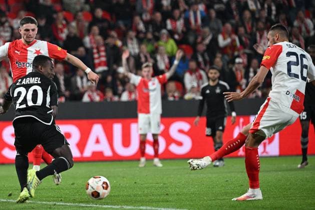 From right soccer player of Slavia Praha Ivan Schranz scores during the Football Europe League 2nd round match, group G match Slavia Praha vs Sheriff Tiraspol in Prague, Czech Republic, October 5, 2023. (CTKxPhoto MichalxKamaryt) CTKPhotoP2023100509966  CTKPhotoP2023100509966