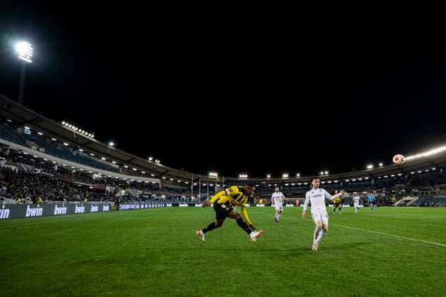 231005 Abdulrazaq Ishaq of Häcken and Marko Jankovic of Qarabag during the UEFA Europa League football match between Häcken and Qarabag on October 5, 2023 in Gothenburg Photo Mathias Bergeld BILDBYRAN kod MB MB0740 fotboll football soccer fotball uefa europa league häcken qarabag bbeng  Copyright: MATHIASxBERGELD BB231005MB061