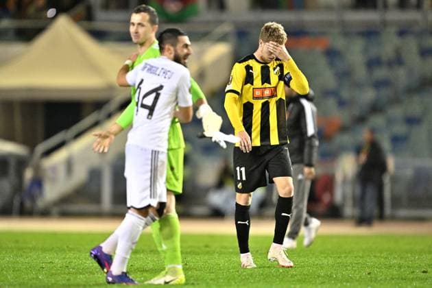 GÖTEBORG 20231005 Häckens Samuel Gustafsson is depressed and Qarabags Elvin Jafarguliyev celebrates after the final whistle and a 1-0 defeat after Thursdays Europa League football match between BK Häcken and Qarabag FK from Azerbaijan at Ullevi Gothenburg, Sweden.  Copyright: xBjörnxLarssonxRosvall TTx EUROPA LEAGUE HÄCKEN-QARABAG