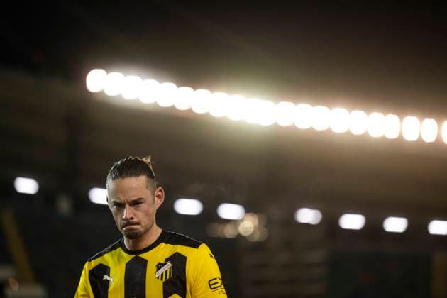 231005 Amor Layouni of Häcken looks dejected after the UEFA Europa League football match between Häcken and Qarabag on October 5, 2023 in Gothenburg Photo Mathias Bergeld BILDBYRAN code MB MB0740 football soccer football uefa europa league häcken qarabag bbeng depp  Copyright: MATHIASxBERGELD BB231005MB066