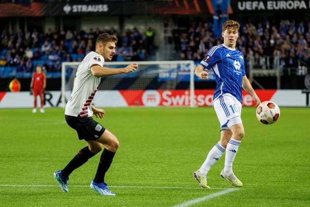 UEFA Europa League i fotball 2023: Molde - Bayer Leverkusen (1-2) Molde 20231005. Moldes Emil Breivik (th) under Europa League kampen i fotball mellom Molde og Bayer Leverkusen pa Aker Stadion. Foto: Svein Ove Ekornesvag NTB Molde Norge EDITORIAL USE ONLY. RESTRICTED USE FOR BETTING COMPANIES Ref:_SPO7Rcfoc2xEr0.jpg  Copyright: xSveinxOvexEkornesvagx xNTBx