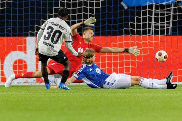 UEFA Europa League i fotball 2023: Molde - Bayer Leverkusen (1-2) Molde 20231005. Bayer Leverkusens Jeremie Frimpong scorer 0-1 malet i duell med Casper oyvann under Europa League kampen i fotball mellom Molde og Bayer Leverkusen pa Aker Stadion. Foto: Svein Ove Ekornesvag NTB Molde Norge EDITORIAL USE ONLY. RESTRICTED USE FOR BETTING COMPANIES Ref:_SPOu3Re_33HKms.jpg  Copyright: xSveinxOvexEkornesvagx xNTBx